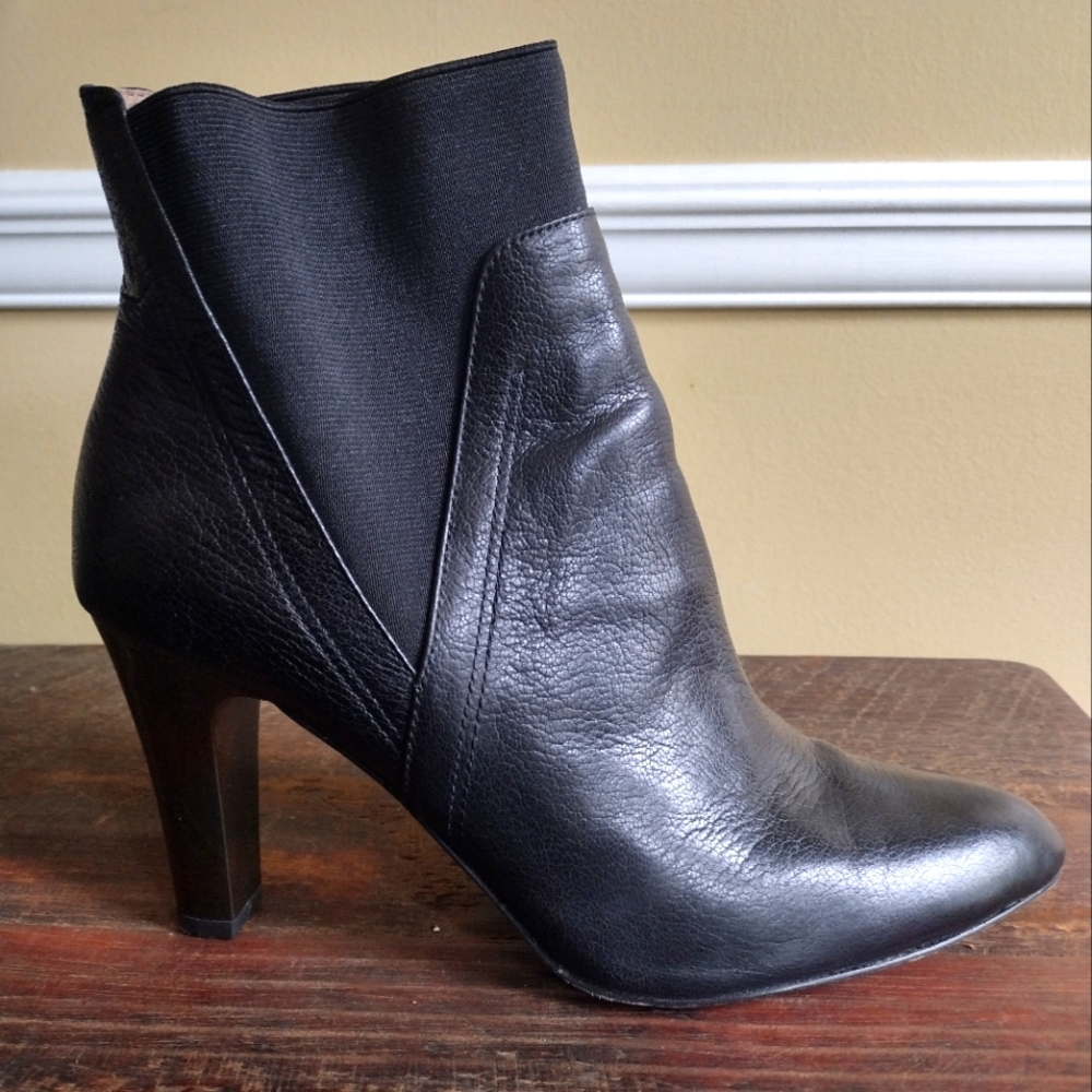 Donald Pliner Black Ankle Boots Size 9.5 - Picture 2 of 9